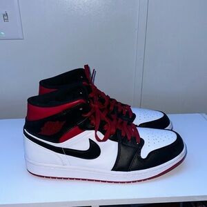Jordan 1 Mid